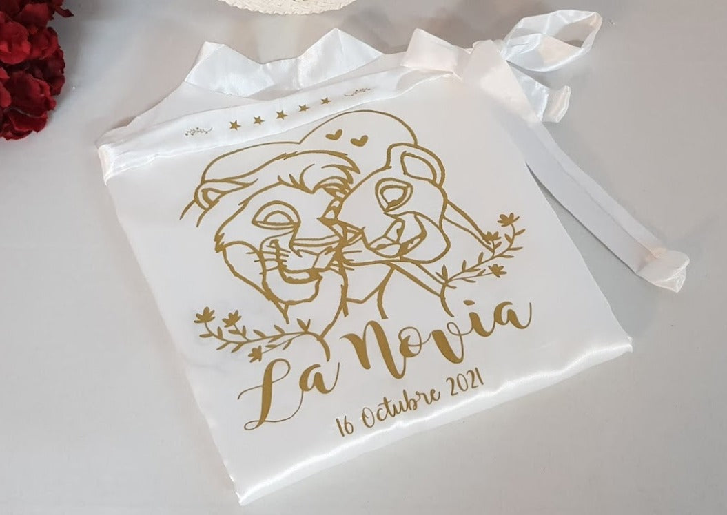 Bata de satén de novia blanca personalizada modelo PREMIUM