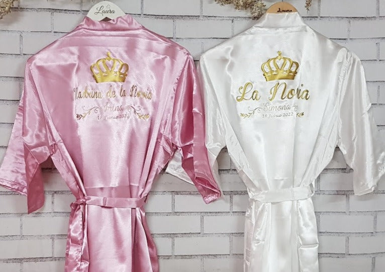 Bata de satén de novia blanca personalizada modelo PREMIUM