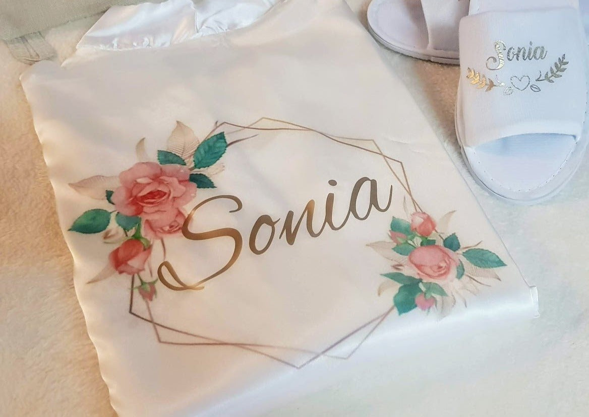 Bata de satén de novia blanca personalizada modelo PREMIUM