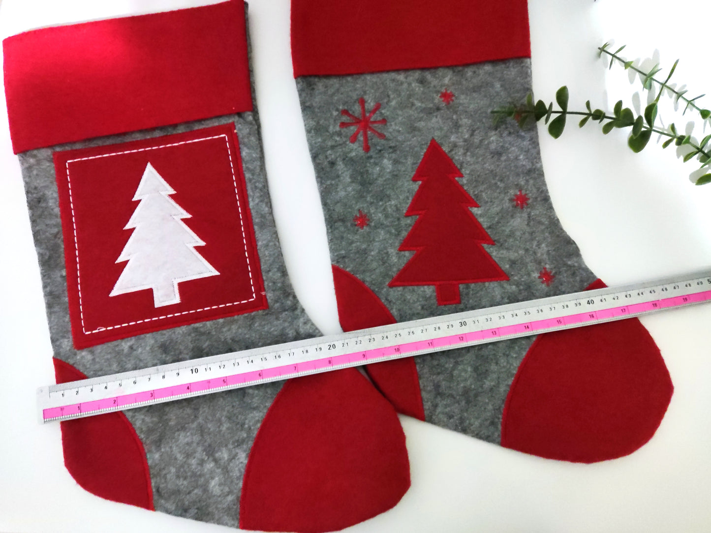🎄 Calcetín de Navidad gris y rojo personalizado