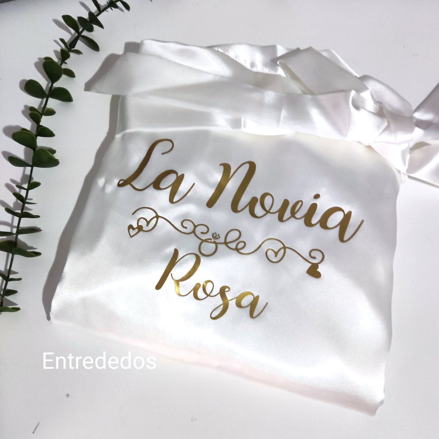 Bata de satén de novia blanca personalizada modelo PREMIUM