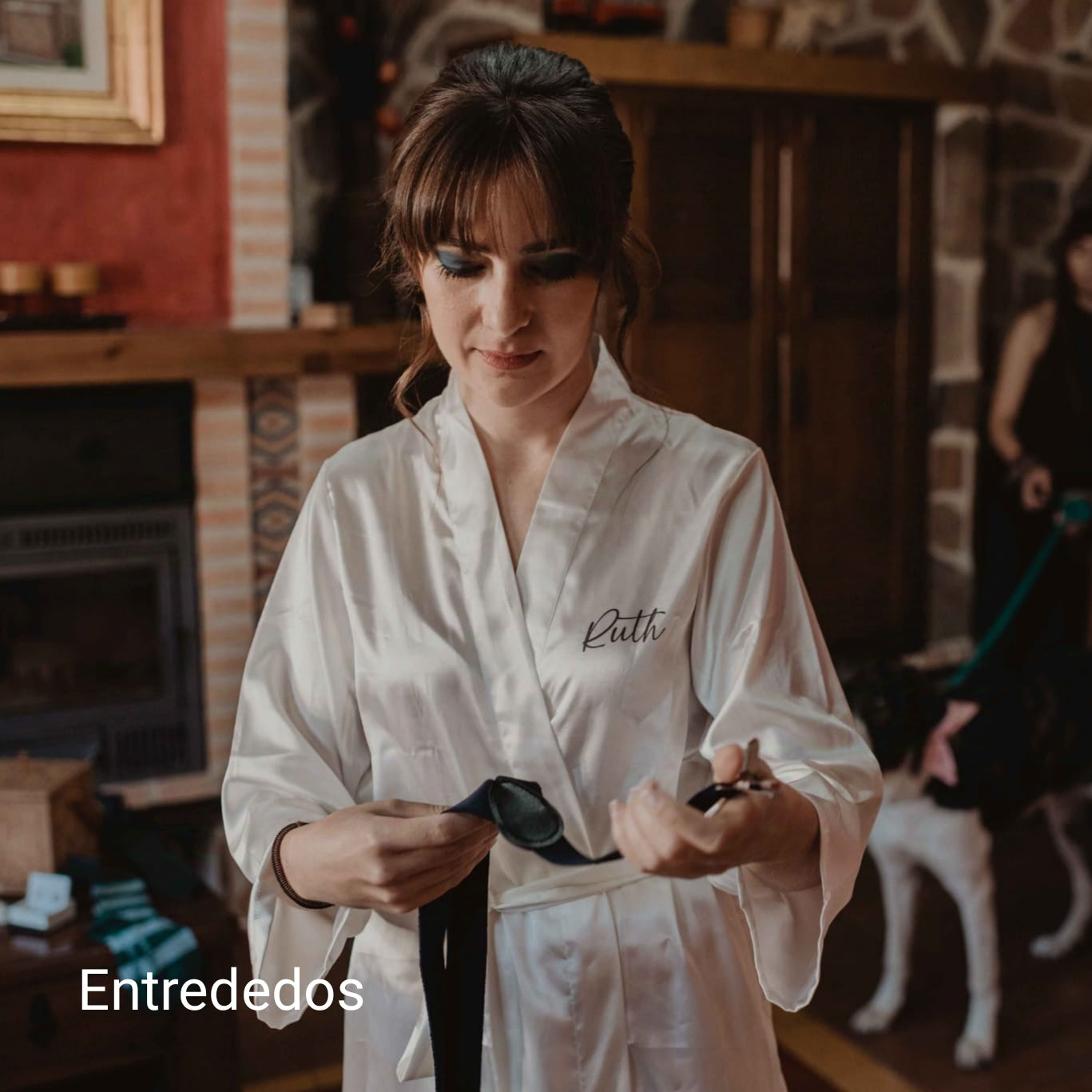 Bata de satén de novia blanca personalizada modelo PREMIUM