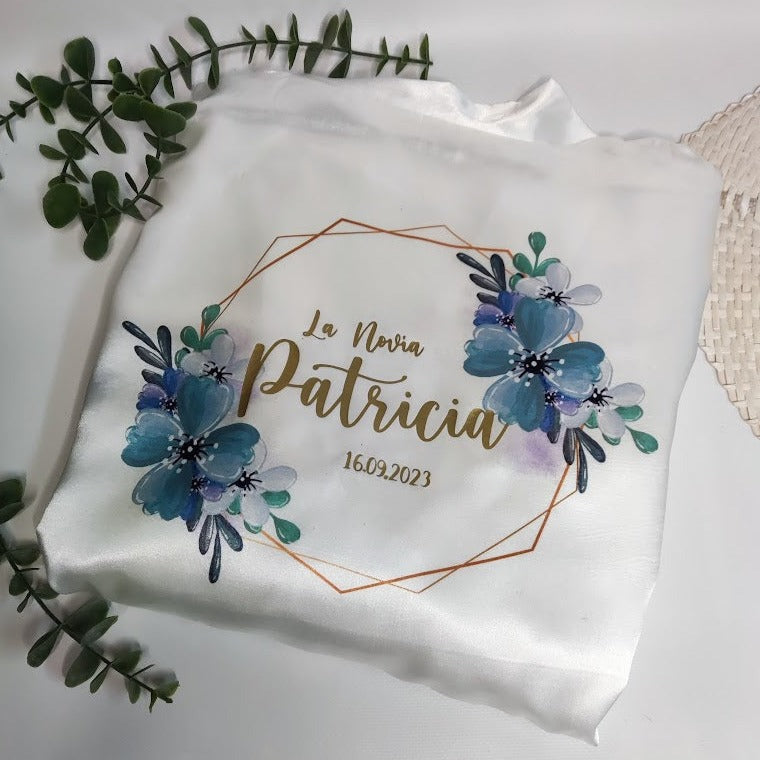 Bata de satén de novia blanca personalizada modelo PREMIUM