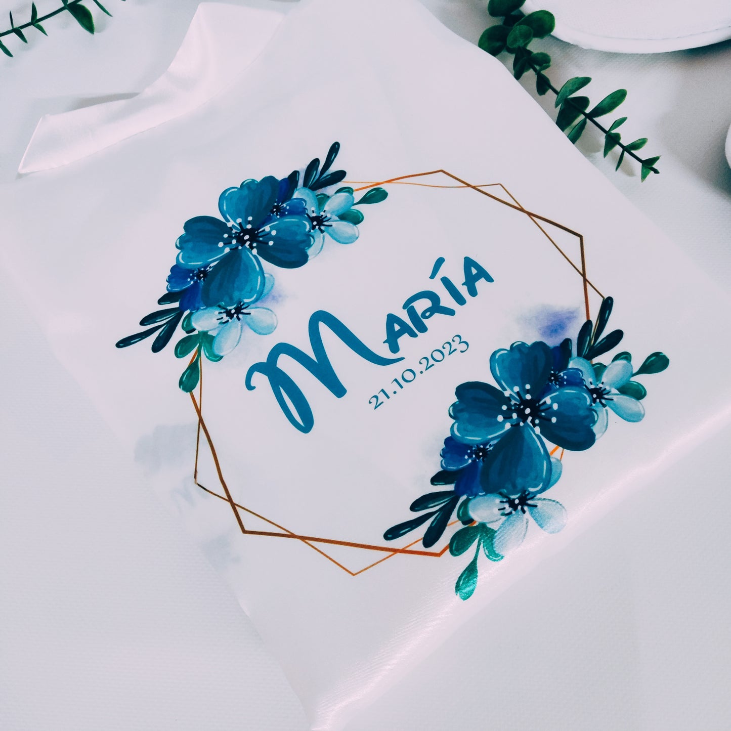 Bata de satén de novia blanca personalizada modelo PREMIUM