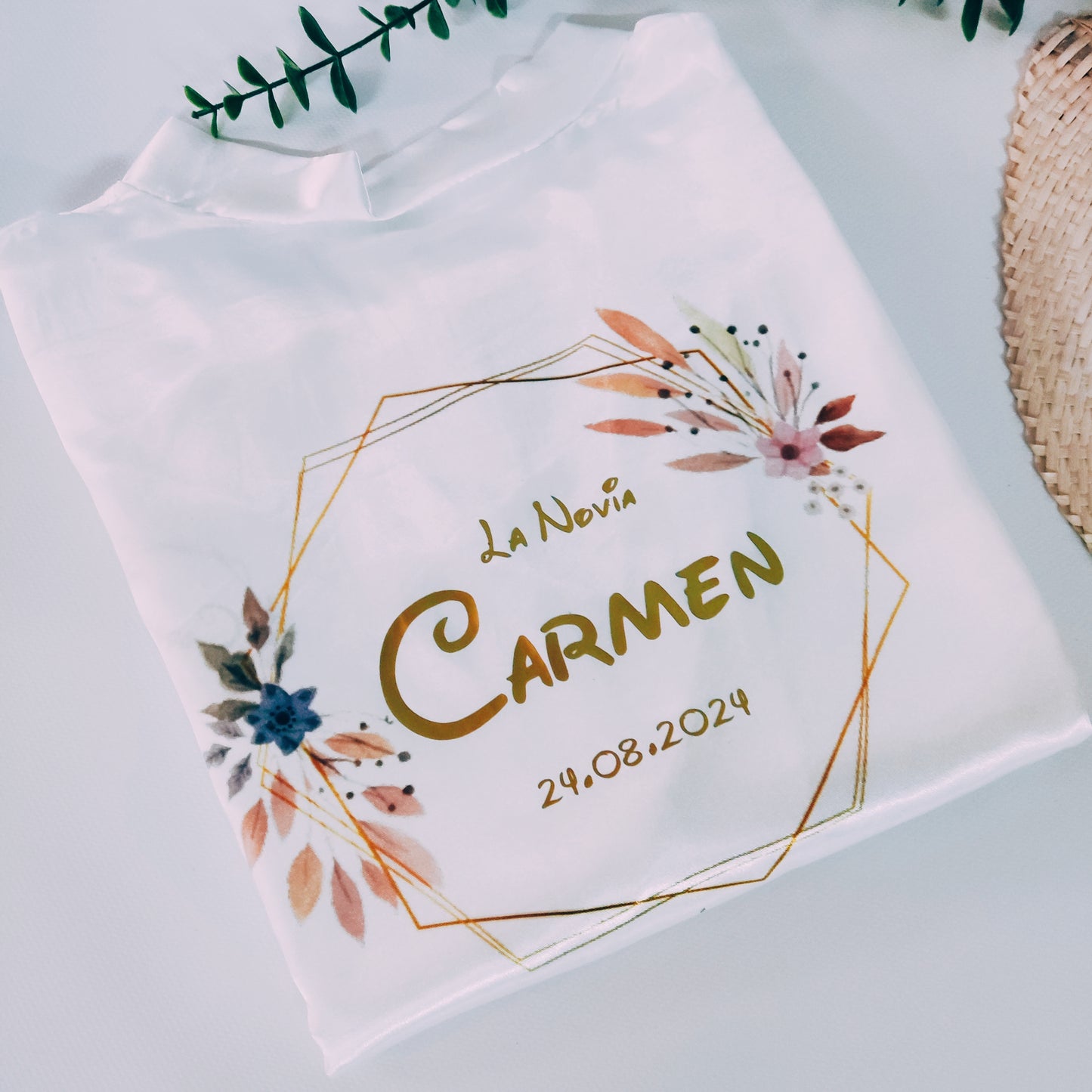 Bata de satén de novia blanca personalizada modelo PREMIUM