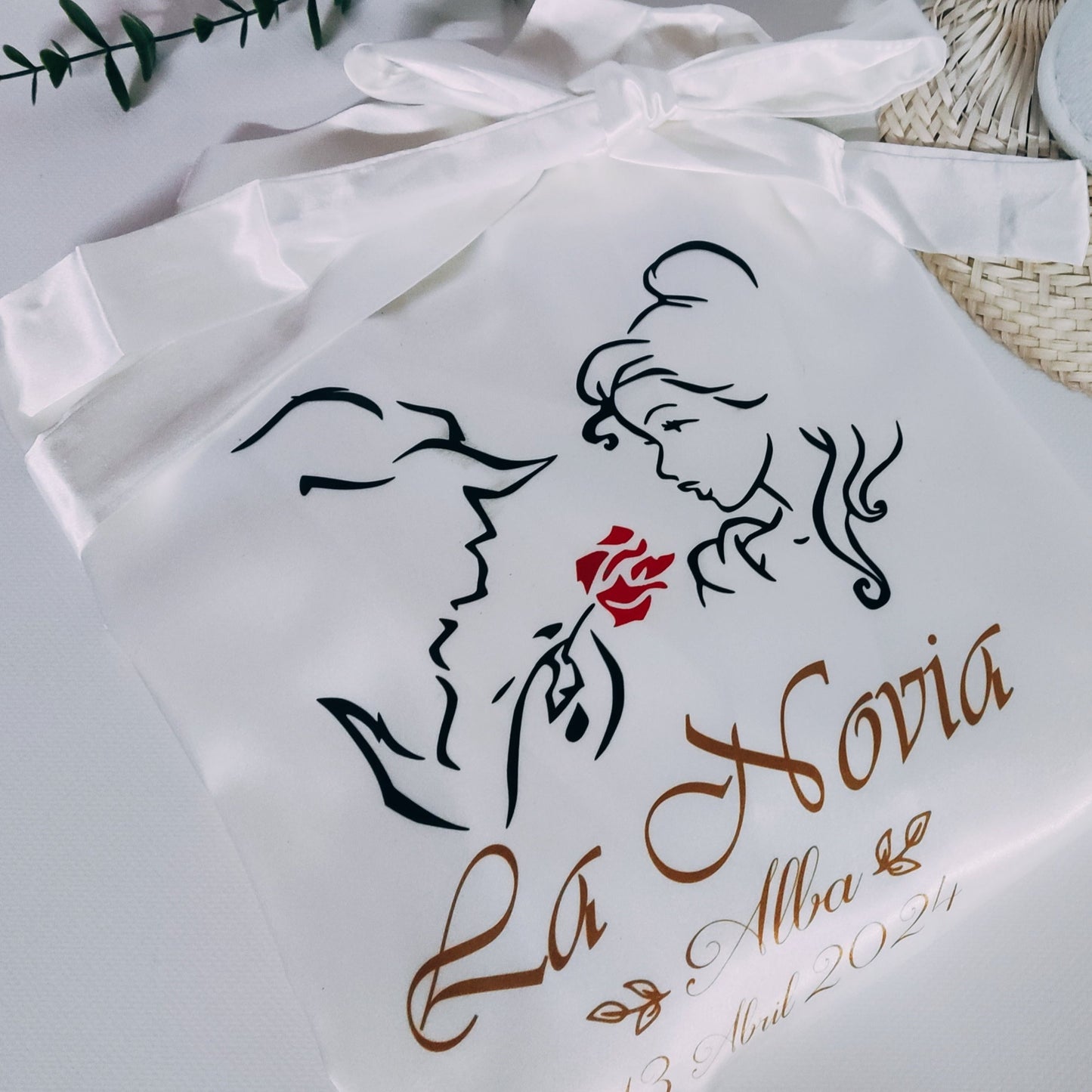 Bata de satén de novia blanca personalizada modelo PREMIUM