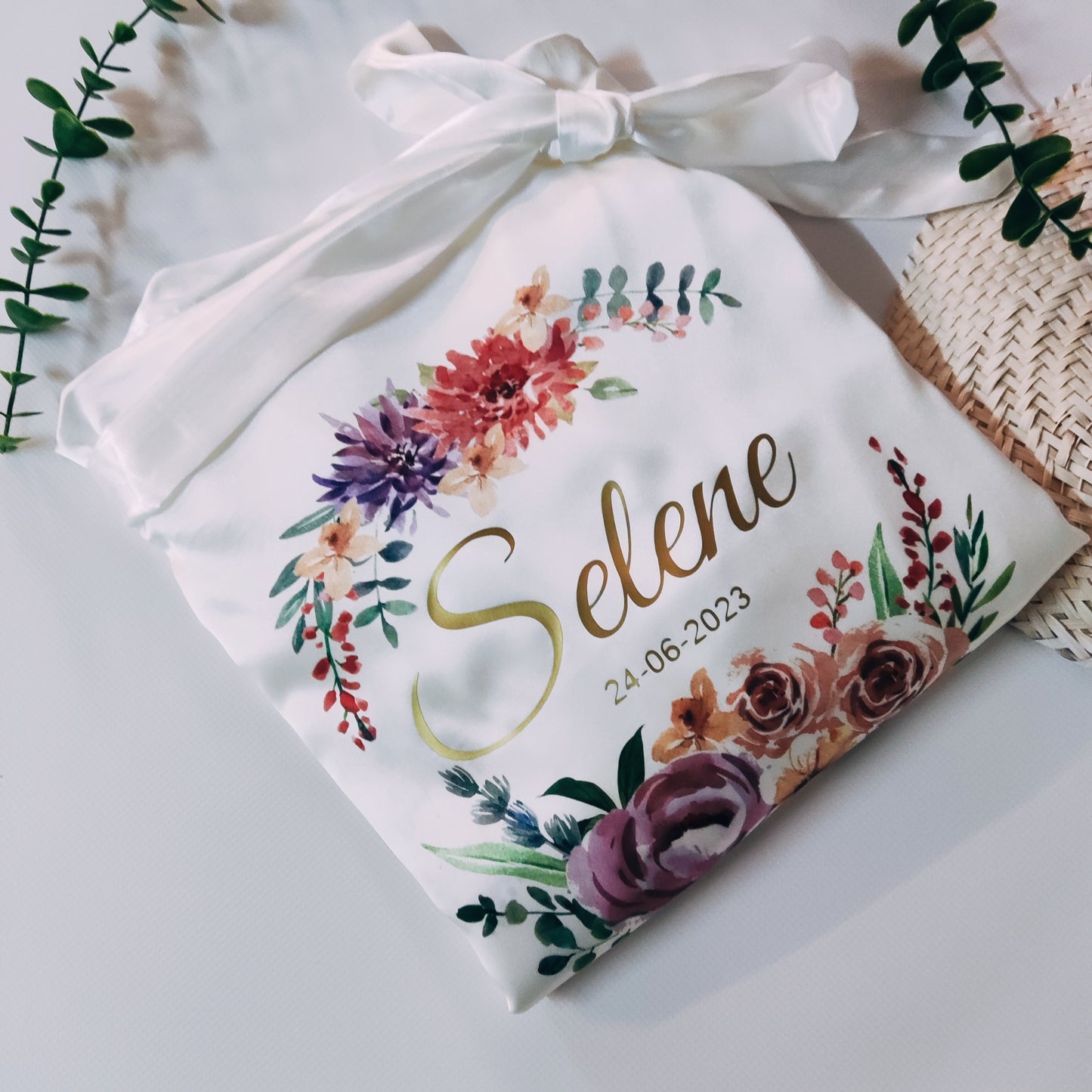 Bata de satén de novia blanca personalizada modelo PREMIUM