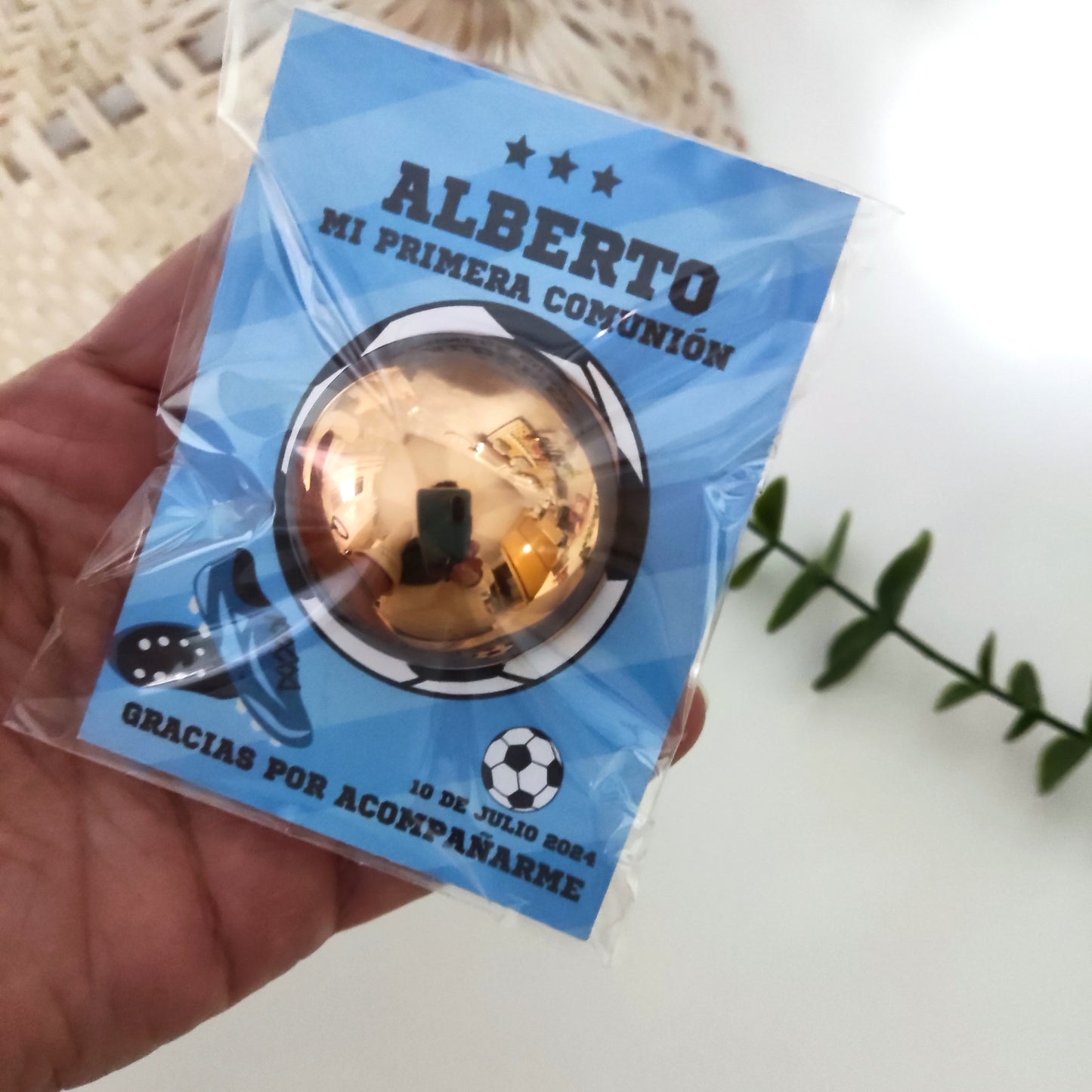 Bálsamo labial en forma de bola con tarjeta