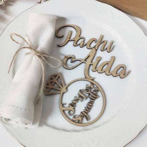 Set anillo y nombres para los siguientes en madera