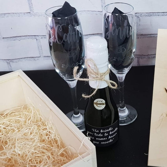 Caja de madera grabada con copas de champagne (Escoge tu opción)