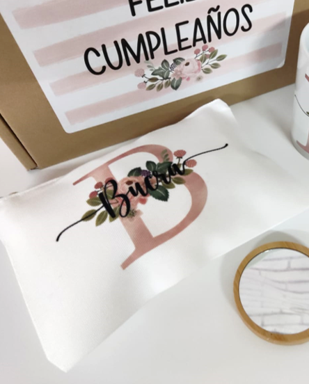 Kit regalo mujer personalizado con diseño inicial floral tonos Salmon