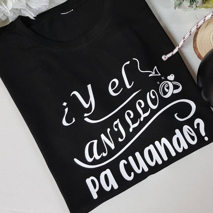 “¡Bomba! Camiseta Sorpresa – ¡El Anillo Pa Cuando!”