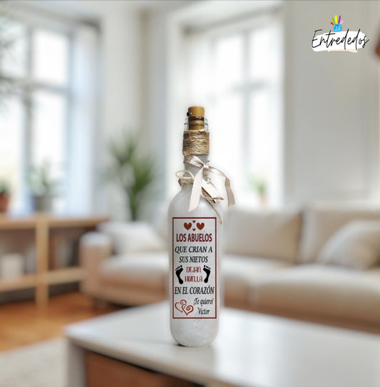 Sorprende con una botella de luz personalizada con nombre y mensaje. Un regalo original y decorativo para cualquier ocasión