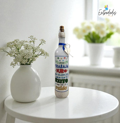 Botella luminosa personalizada con nombre y mensaje decorativo