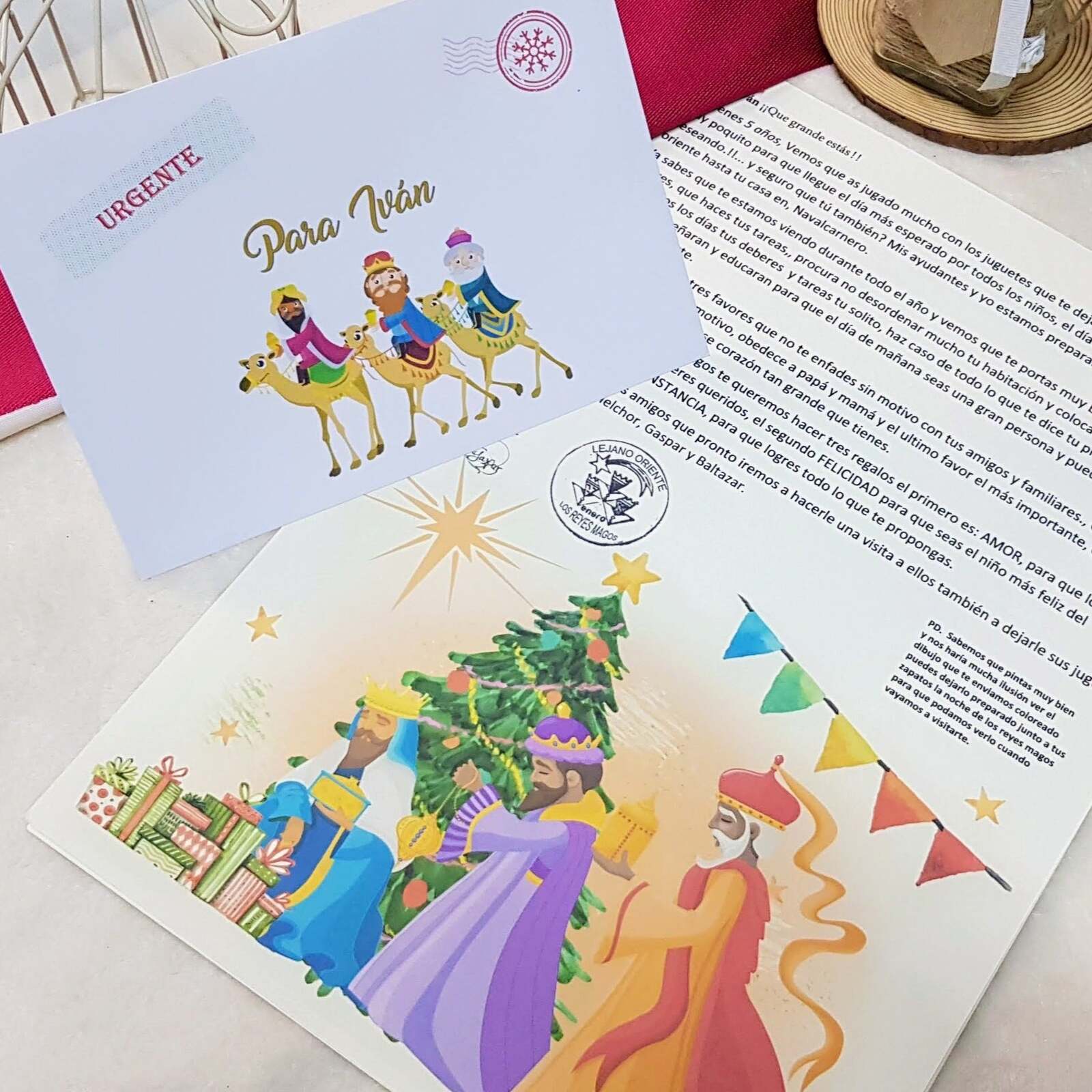 Estas cartas de Navidad personalizadas son un detalle único y especial para sorprender a tus seres queridos. Personalízalas con nombre, mensaje o diseño exclusivo y convierte cada carta en un recuerdo navideño inolvidable.