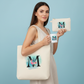 Regalos únicos: kit mujer con inicial y flores encantadoras