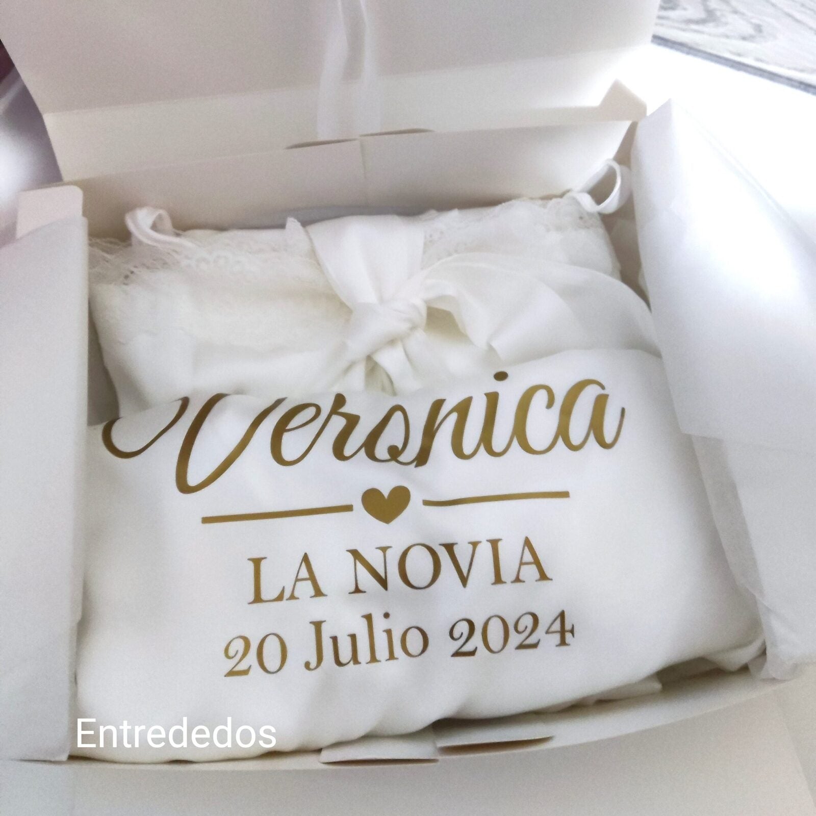 bata personalizada para novias – regalo original Entrededos