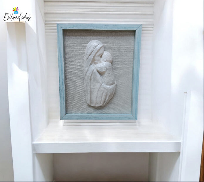 Cuadro El Tierno Abrazo de la Virgen María – Marco Natural/Azul