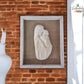 Cuadro El Tierno Abrazo de la Virgen María – Arte Religioso Artesanal y Único