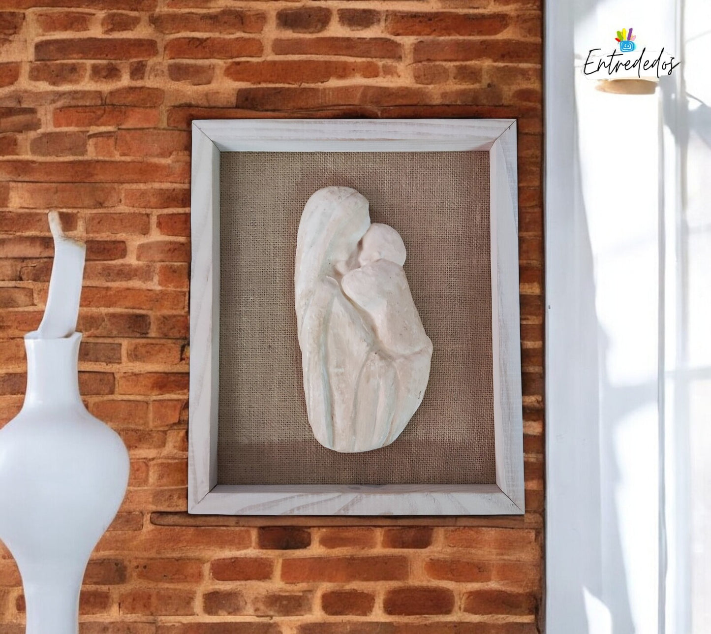Cuadro El Tierno Abrazo de la Virgen María – Arte Religioso Artesanal y Único