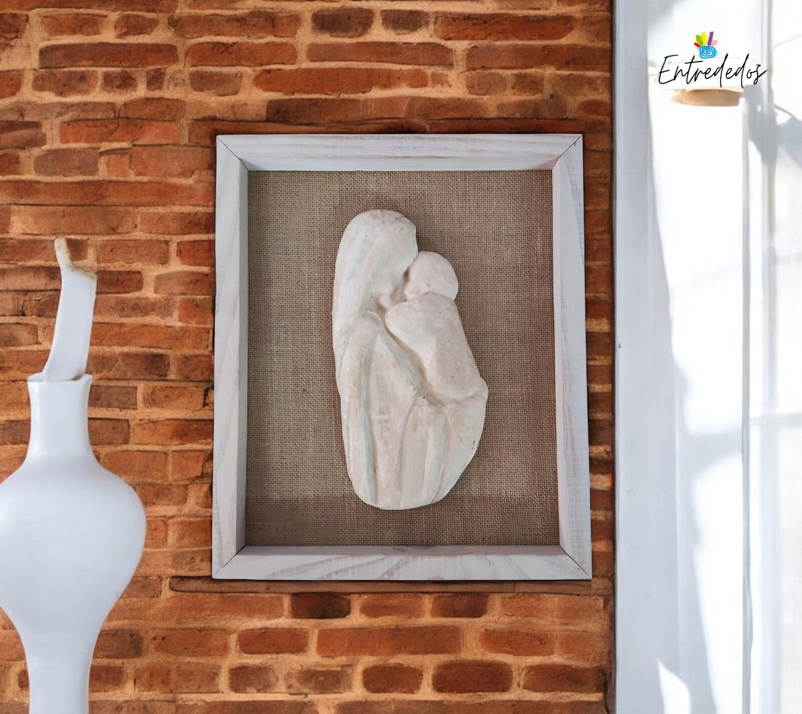 Cuadro El Tierno Abrazo de la Virgen María – Arte Religioso Artesanal y Único