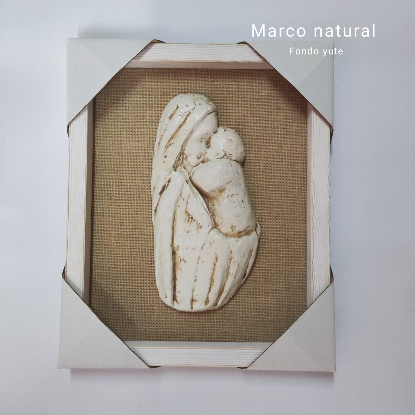 Cuadro El Tierno Abrazo de la Virgen María – Marco Natural/Yute