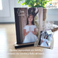 Lámina de cartón pluma personalizada de 10x8 cm con soporte de madera MDF en acabado madera o blanco, ideal como recuerdo para comunión, bautizo, cumpleaños o bodas de oro.