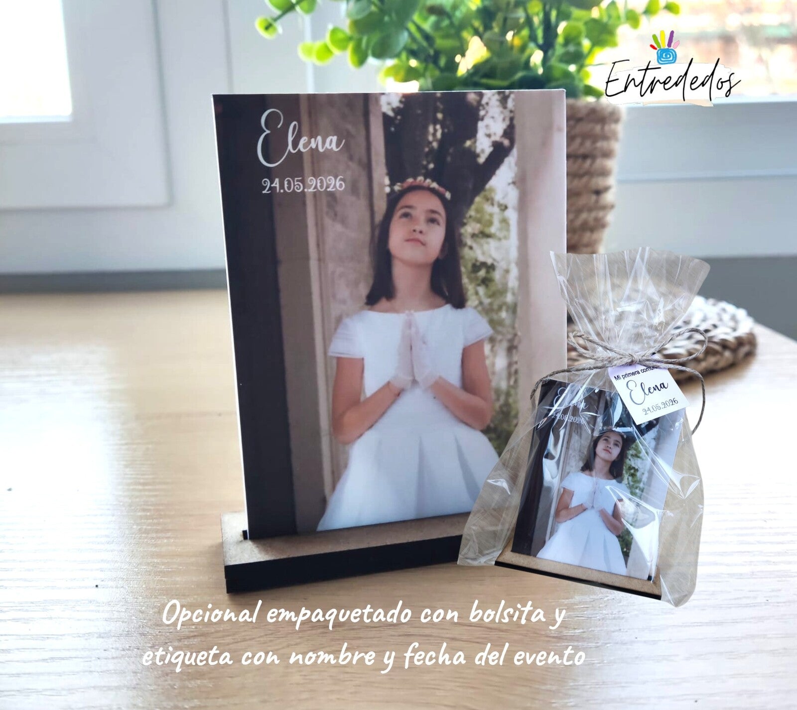 Lámina de cartón pluma personalizada de 10x8 cm con soporte de madera MDF en acabado madera o blanco, ideal como recuerdo para comunión, bautizo, cumpleaños o bodas de oro.