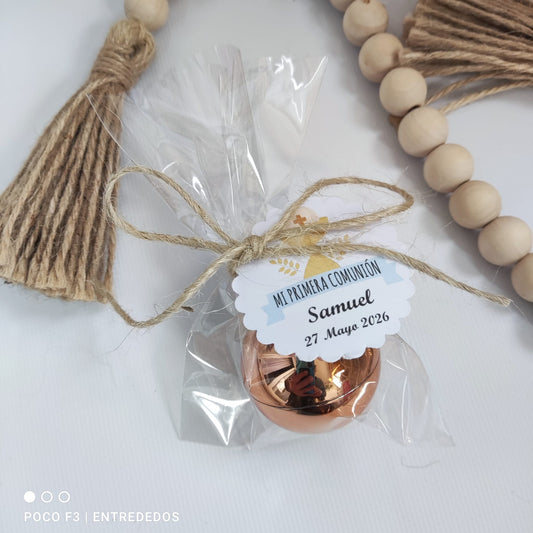 Bálsamo labial en forma de bola con bolsita y etiqueta