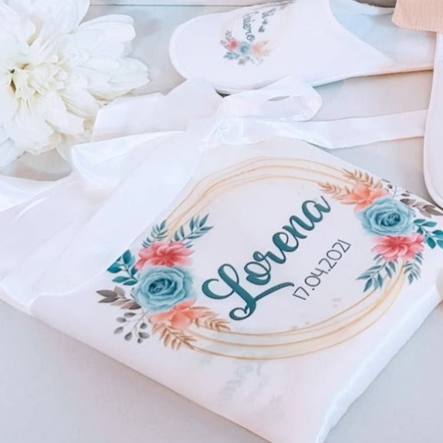 Bata de novia personalizada 28: lujo y estilo premium
