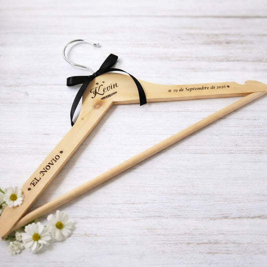 Perchas Personalizadas: El Regalo Perfecto en color Natural